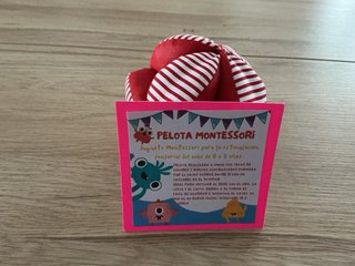Pelota Montessori Tela Rayas Rojas y Blancas