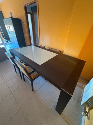 Mesa de Comedor Extensible Wengué +4 Sillas Butaca