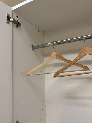 Armario perchero madera y plástico