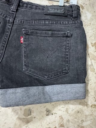 Shorts vaqueros Levi’s Girlfriend grises talla 12