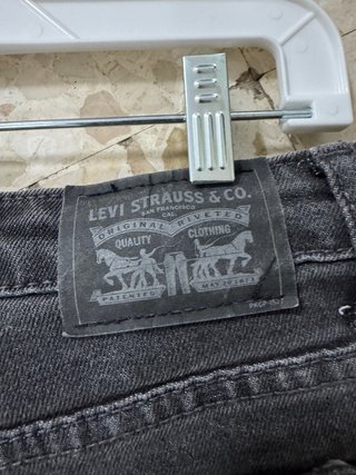 Shorts vaqueros Levi’s Girlfriend grises talla 12
