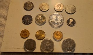 Lote monedas y medallas conmemorativas