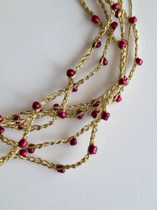 Collar crochet burdeos y dorado