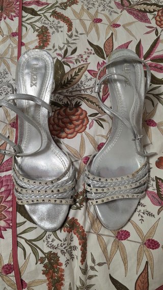 Sandalias fiesta pedrería tacón talla 41