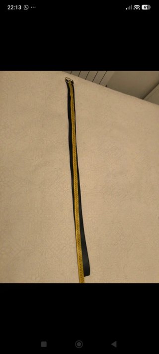 Cinturón de piel auténtica negro con hebilla dorad