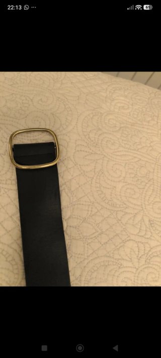 Cinturón de piel auténtica negro con hebilla dorad