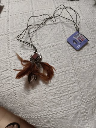 Collar largo con plumas