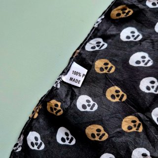 Bandana in seta con stampa teschio