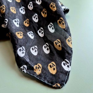Bandana in seta con stampa teschio