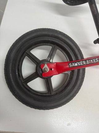 Bicicleta de equilibrio Sawyer Roja