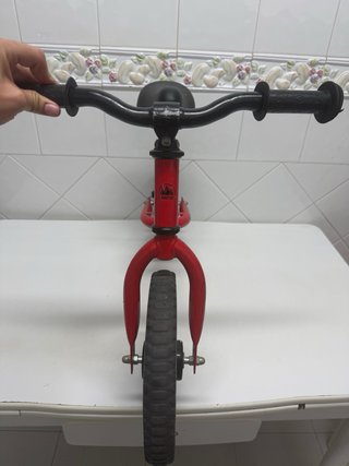 Bicicleta de equilibrio Sawyer Roja