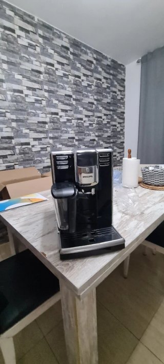 Cafetera Philips Automática Negra