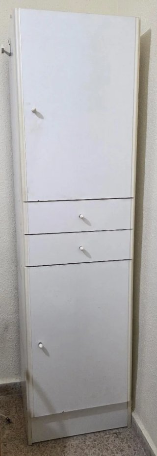 Armario blanco de madera