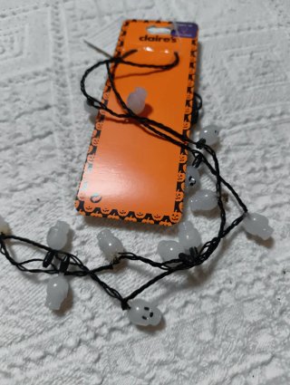 Collar con calaveras..para disfraz