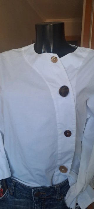 Cuatro piezas Falda,Blusa Blanca, botas, tarjetero