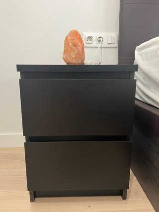 Mesita de noche de madera y piedra