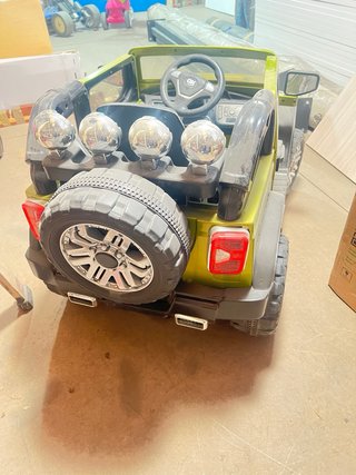 Coche eléctrico infantil Jeep verde