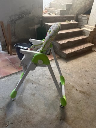 Trona de bebé con estampado infantil