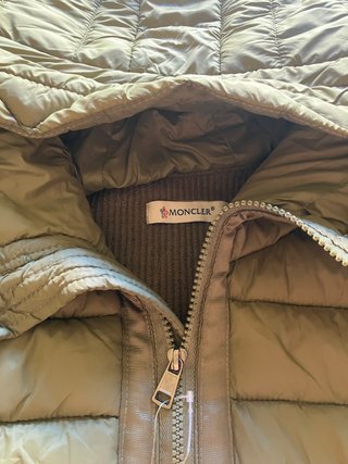 Chaqueta verde con capucha