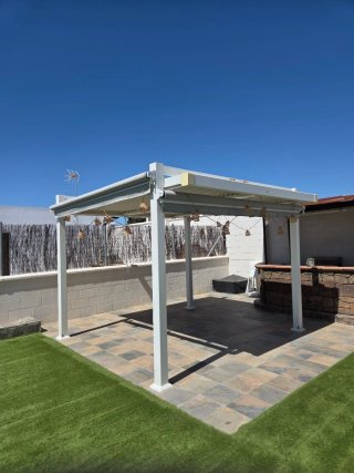 Pérgola biomecanica blanca