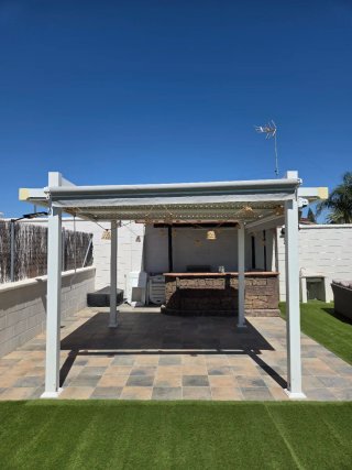 Pérgola biomecanica blanca