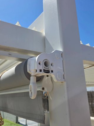 Pérgola biomecanica blanca
