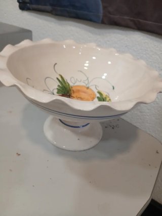 Frutera de cerámica con diseño frutal