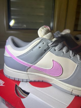 Zapatillas Nike Dunk Low Rosa, blanco y gris