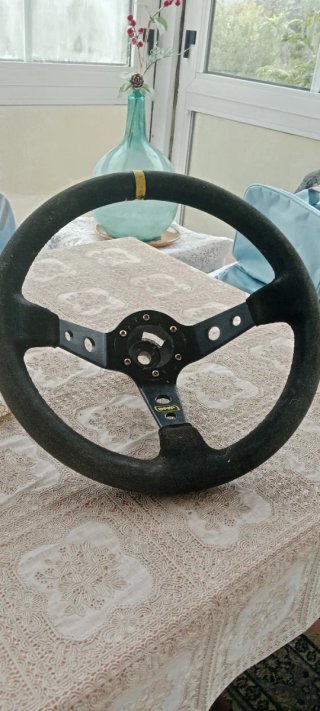 Volante deportivo OMP