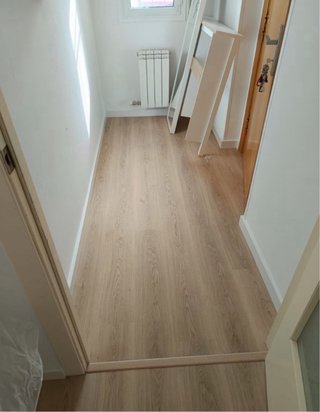 Lámina de vinilo imitación madera Vengo caja 13€