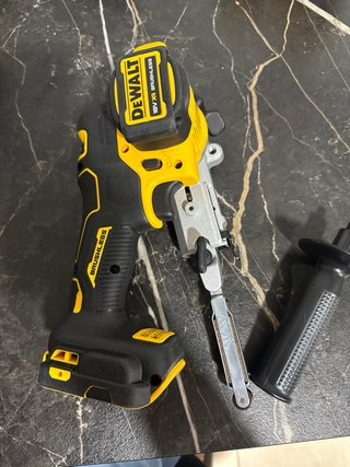 Lijadora de banda Dewalt DCM 200 18V