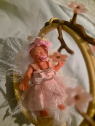 Muñeca Bebé Zuru Cestita Rosa