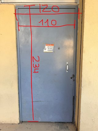 Puerta metálica de hierro