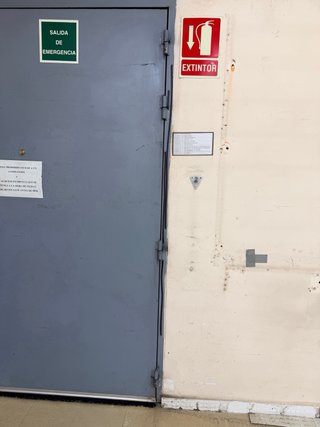Puerta metálica de hierro