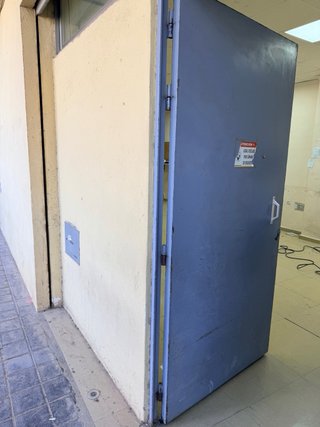 Puerta metálica de hierro