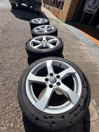 4 llantas Audi originales 17” con neumáticos 225/4