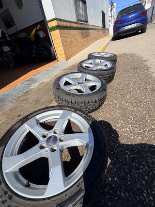 4 llantas Audi originales 17” con neumáticos 225/4