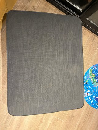 Puff reposapiés Ikea gris con almacenaje