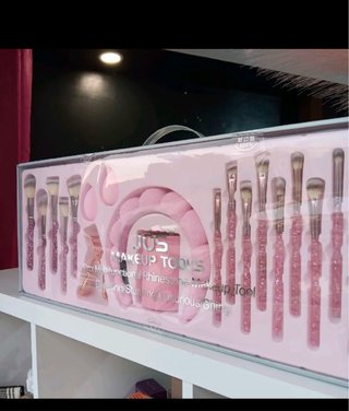 Set de brochas de maquillaje JOS con diamantes