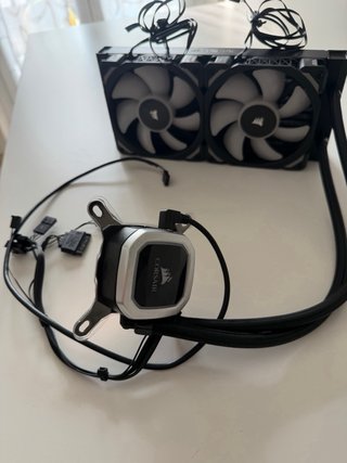 Corsair H100i RGB PLATINUM Dissipatore Liquido