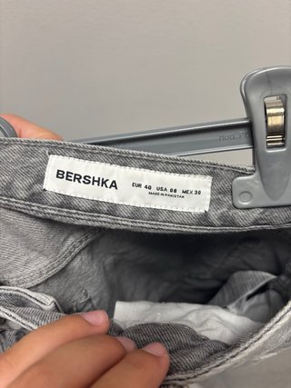 Pantalones vaqueros Bershka grises rectos