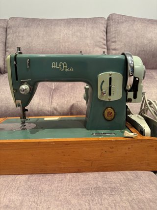 Máquina de coser Alfa Royale