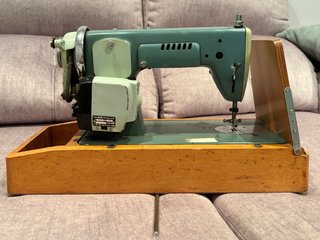 Máquina de coser Alfa Royale