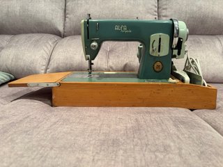Máquina de coser Alfa Royale