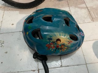 Bici Paw Patrol 14” con ruedines y casco