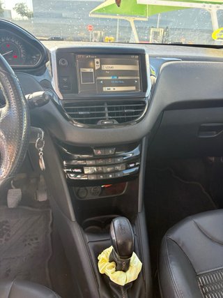 Peugeot 208 2013