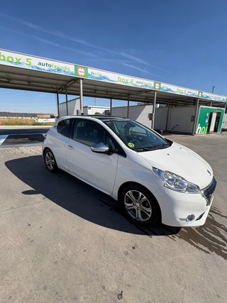 Peugeot 208 2013
