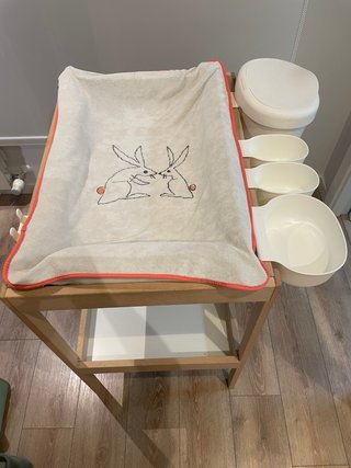 Cambiador Ikea Madera y Blanco