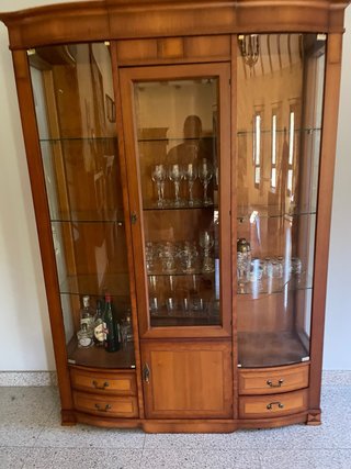 Vitrina antigua de madera y cristal
