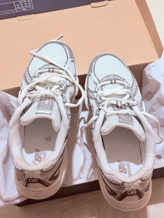 New Balance Plata y Blanco (original)